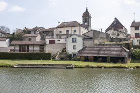Le lavoir situé le long du canal. © Région Bourgogne-Franche-Comté, Inventaire du patrimoine