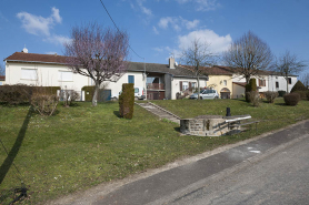 Alignement de maisons au Crais Martinot. © Région Bourgogne-Franche-Comté, Inventaire du patrimoine