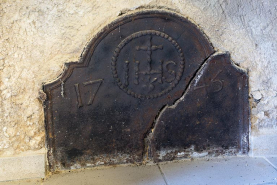 Plaque de cheminée, pièce principale. © Région Bourgogne-Franche-Comté, Inventaire du patrimoine