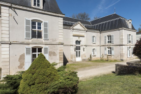 Les ailes symétriques et la travée principale. © Région Bourgogne-Franche-Comté, Inventaire du patrimoine