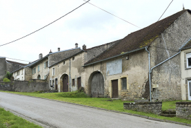 Alignement de fermes vigneronnes. © Région Bourgogne-Franche-Comté, Inventaire du patrimoine