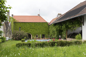 Vue générale de la cour intérieure. © Région Bourgogne-Franche-Comté, Inventaire du patrimoine