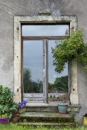Détail d'une porte, façade postérieure. © Région Bourgogne-Franche-Comté, Inventaire du patrimoine