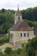 Vue de l'abside depuis la colline du couvent de minimes. © Région Bourgogne-Franche-Comté, Inventaire du patrimoine