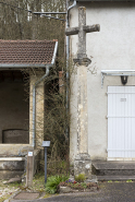Croix dite de la fontaine, rue d'Ovanches : vue générale. © Région Bourgogne-Franche-Comté, Inventaire du patrimoine