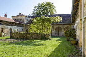 Le corps principal depuis la cour. © Région Bourgogne-Franche-Comté, Inventaire du patrimoine