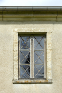 Etable, façade sud-ouest : détail d'une des baies du 1er étage. © Région Bourgogne-Franche-Comté, Inventaire du patrimoine