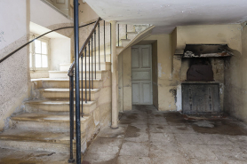 Vue sur le four à pain en arrière plan. © Région Bourgogne-Franche-Comté, Inventaire du patrimoine
