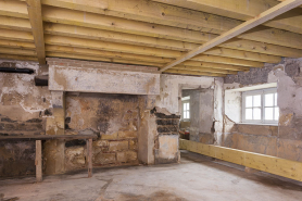 La cuisine du sous-sol et sa cheminée. © Région Bourgogne-Franche-Comté, Inventaire du patrimoine