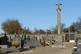 Vue générale de la croix du nouveau cimetière. © Région Bourgogne-Franche-Comté, Inventaire du patrimoine