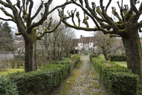 Vue générale du jardin depuis l'entrée du Petit Breuil. © Région Bourgogne-Franche-Comté, Inventaire du patrimoine