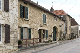 Vue générale de trois quarts gauche. © Région Bourgogne-Franche-Comté, Inventaire du patrimoine