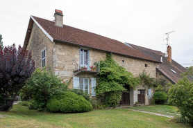 Façade sur rue de trois-quart © Région Bourgogne-Franche-Comté, Inventaire du patrimoine