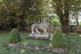 Sculpture dans le parc. © Région Bourgogne-Franche-Comté, Inventaire du patrimoine