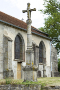 Croix jouxtant l'église Saint jacques. © Région Bourgogne-Franche-Comté, Inventaire du patrimoine