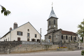 Mairie, fontaine, Marianne et église paroissiale. © Région Bourgogne-Franche-Comté, Inventaire du patrimoine