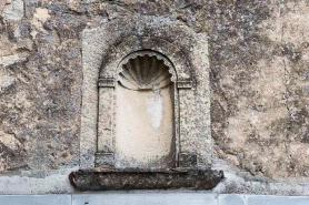 Niche située au-dessus de la porte d'entrée de l'habitation, 13 Grande rue. © Région Bourgogne-Franche-Comté, Inventaire du patrimoine