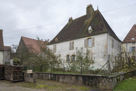 Façade arrière de la demeure, orientée à l'Est © Région Bourgogne-Franche-Comté, Inventaire du patrimoine