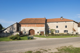 Feme, vue générale, Grande rue. © Région Bourgogne-Franche-Comté, Inventaire du patrimoine