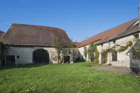 Vue générale de la cour et des bâtiments composant la ferme actuelle. © Région Bourgogne-Franche-Comté, Inventaire du patrimoine