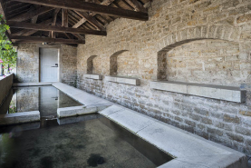 Le lavoir avec ses deux bassins. © Région Bourgogne-Franche-Comté, Inventaire du patrimoine