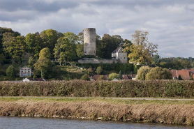 Le site du château, depuis la Saône. © Région Bourgogne-Franche-Comté, Inventaire du patrimoine