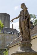 Statue de la déesse, de trois quarts droite. © Région Bourgogne-Franche-Comté, Inventaire du patrimoine