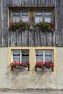 Façade antérieure : fenêtres horlogères. © Région Bourgogne-Franche-Comté, Inventaire du patrimoine