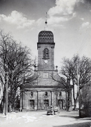 L'église, façade principale, carte postale. © Commune de Gevigney-et-Mercey