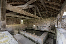 Fontaine-lavoir, 1 rue du Pâquis : intérieur du lavoir. © Région Bourgogne-Franche-Comté, Inventaire du patrimoine