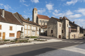 Place de l'Abondance, au centre du village. © Région Bourgogne-Franche-Comté, Inventaire du patrimoine