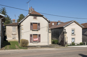 Vue sur l'usoir de la ferme. © Région Bourgogne-Franche-Comté, Inventaire du patrimoine