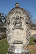 Détail de la stèle. © Région Bourgogne-Franche-Comté, Inventaire du patrimoine
