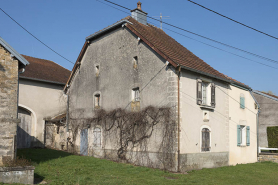 Vue sur l'usoir et la partie habitation. © Région Bourgogne-Franche-Comté, Inventaire du patrimoine