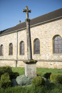 Calvaire le long du flanc est de l'église paroissiale. (mission 1897) © Région Bourgogne-Franche-Comté, Inventaire du patrimoine