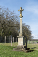 Croix de chemin rue des Mays Brochot. © Région Bourgogne-Franche-Comté, Inventaire du patrimoine