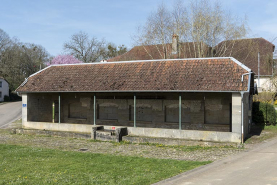Fontaine-lavoir du Petit-Magny : vue de face depuis l'est. © Région Bourgogne-Franche-Comté, Inventaire du patrimoine