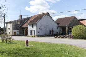 Groupe de maisons-fermes en L : 27, 29 grande rue. © Région Bourgogne-Franche-Comté, Inventaire du patrimoine