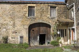Détail d'une des deux portes de grange avec date portée : 1844. (25 route de Vittel. ) © Région Bourgogne-Franche-Comté, Inventaire du patrimoine