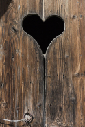 Détail de décor d'une des deux portes de grange : (25 route de Vittel. ) © Région Bourgogne-Franche-Comté, Inventaire du patrimoine