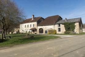 Vue d'ensemble de trois-quart depuis le nord-est. © Région Bourgogne-Franche-Comté, Inventaire du patrimoine