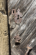 Détail de serrurerie de la porte de gauche. © Région Bourgogne-Franche-Comté, Inventaire du patrimoine