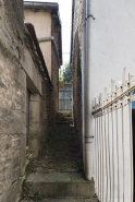 Passage piéton entre la rue Mitterrand et la rue Saint-Antoine. © Région Bourgogne-Franche-Comté, Inventaire du patrimoine