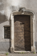 Porte avec linteau en arc surabaissé. © Région Bourgogne-Franche-Comté, Inventaire du patrimoine