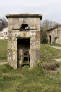 Vue de face (sud) de la fontaine. © Région Bourgogne-Franche-Comté, Inventaire du patrimoine