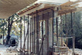Vue de l'escalier lors du chantier, photographie ancienne, ca.1965, Archives privées. © Région Bourgogne-Franche-Comté, Inventaire du patrimoine