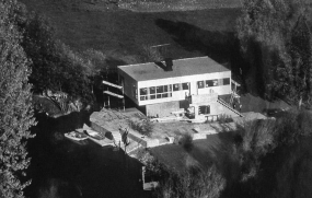 Vue aérienne de la maison lors du chantier, photographie ancienne, ca. 1965, Archives privées. © Région Bourgogne-Franche-Comté, Inventaire du patrimoine
