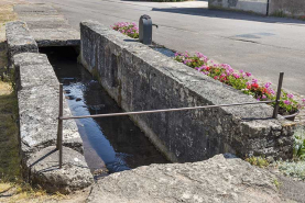 Le ruisseau canalisé alimentant les bornes fontaines. © Région Bourgogne-Franche-Comté, Inventaire du patrimoine