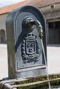 Vue rapprochée de la borne-fontaine située à l'extremité sud du village. © Région Bourgogne-Franche-Comté, Inventaire du patrimoine