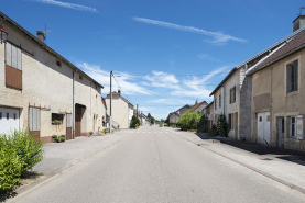 La route de Port-sur-Saône à Scey-sur-Saône qui traverse le village. © Région Bourgogne-Franche-Comté, Inventaire du patrimoine